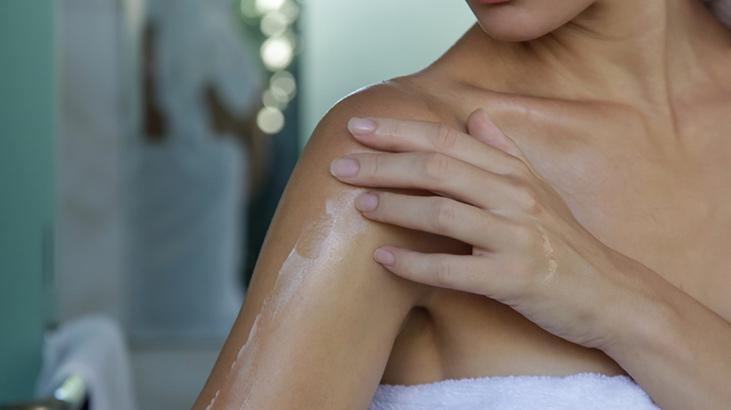 Yapış yapış hisse elveda Cildi neme boğan kuru yağ: İşe yaramadığı yer yok