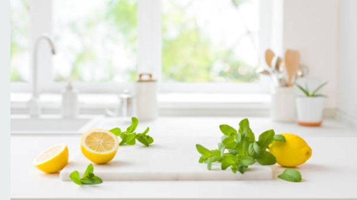 Limonla 30 dakikada gıcır gıcır Adeta tezgaha işliyor, ne leke kalıyor ne koku Limonla 30 dakikada gıcır gıcır Adeta tezgaha işliyor, ne leke kalıyor ne koku