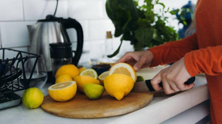 Limonla 30 dakikada gıcır gıcır Adeta tezgaha işliyor, ne leke kalıyor ne koku Limonla 30 dakikada gıcır gıcır Adeta tezgaha işliyor, ne leke kalıyor ne koku