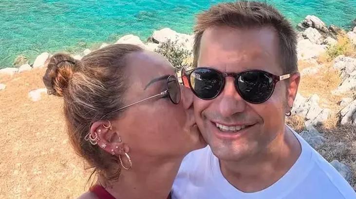 Pınar Altuğ yoga videosuyla gündem olmuştu Eşi Yağmur Atacanla aşk pozu verdi Pınar Altuğ yoga videosuyla gündem olmuştu Eşi Yağmur Atacanla aşk pozu verdi