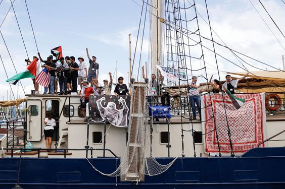 Gazze ablukasını kırmak için yola çıktılar: Küresel Sumud Filosu Akdenize yelken açtı