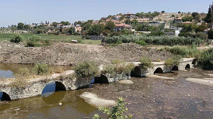 Aydındaki Taşköprüde temizlik sırasında tarihi parça bulundu Aydındaki Taşköprüde temizlik sırasında tarihi parça bulundu