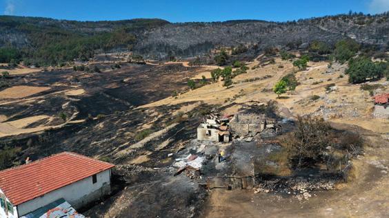 Kastamonu’da bir noktada daha orman yangını çıktı Ekiplerin havadan ve karadan müdahalesi sürüyor