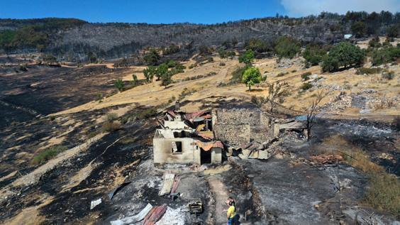 Kastamonu’da bir noktada daha orman yangını çıktı Ekiplerin havadan ve karadan müdahalesi sürüyor