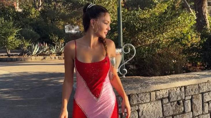 Ebru Şahin nikah şahidi oldu Ayakkabısı geceye damga vurdu Ebru Şahin nikah şahidi oldu Ayakkabısı geceye damga vurdu