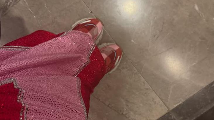 Ebru Şahin nikah şahidi oldu Ayakkabısı geceye damga vurdu Ebru Şahin nikah şahidi oldu Ayakkabısı geceye damga vurdu