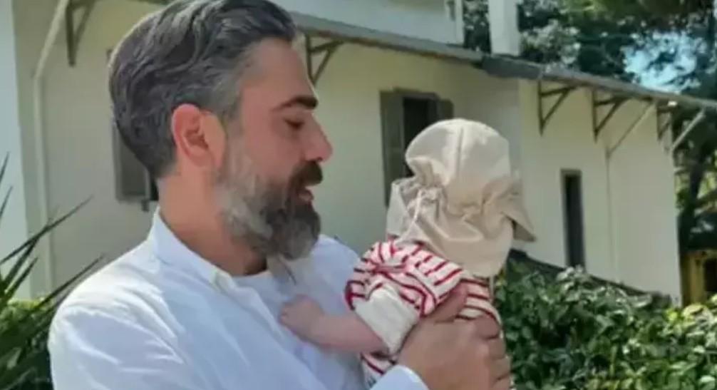 Neslihan Atagülden mutlu aile pozu Oğlu Azizin son halini paylaştı Neslihan Atagülden mutlu aile pozu Oğlu Azizin son halini paylaştı