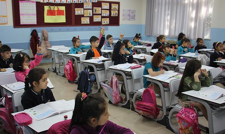 OKULLARDA SERBEST KIYAFET KALKTI MI OKULLARDA SERBEST KIYAFET KALKTI MI