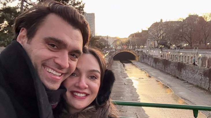 Palavras românticas de Birce Akalay Ele se apaixonou no aniversário da namorada