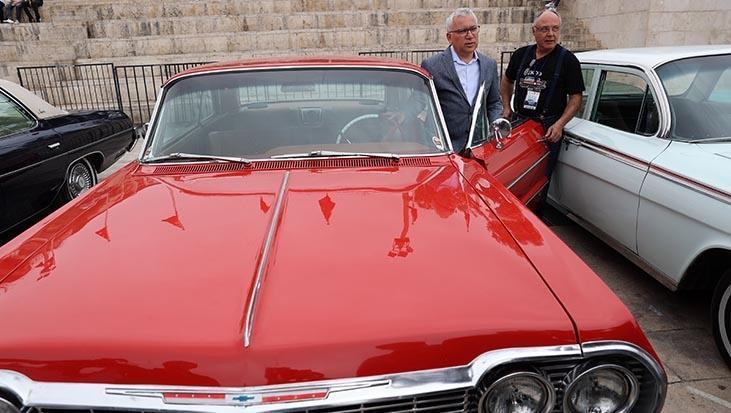 Sivas’ta zamana yolculuk Klasik otomobiller sergilendi