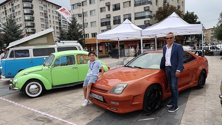 Sivas’ta zamana yolculuk Klasik otomobiller sergilendi