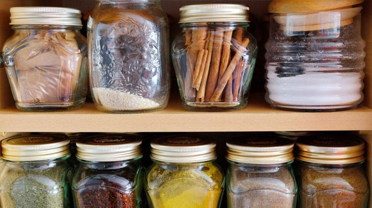 Baharat ararken sinir krizi geçirenler buraya Dolabı rahatlatıyor, tek taktikle tertemiz Baharat ararken sinir krizi geçirenler buraya Dolabı rahatlatıyor, tek taktikle tertemiz