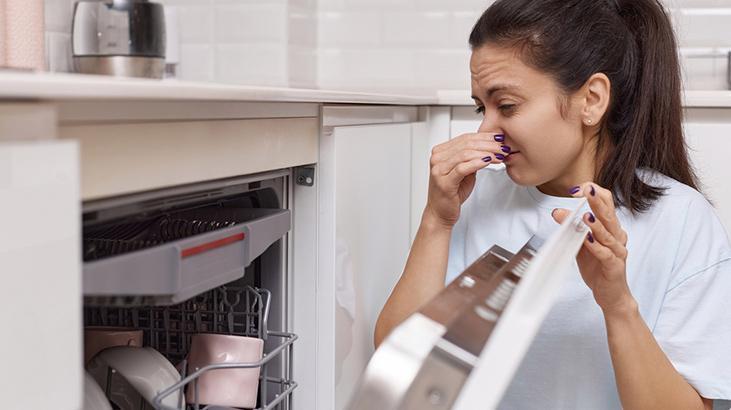 Bulaşıklar tertemiz ama yumurta gibi kokuyor Çözümü çok basit, filtrede saklıymış Bulaşıklar tertemiz ama yumurta gibi kokuyor Çözümü çok basit, filtrede saklıymış