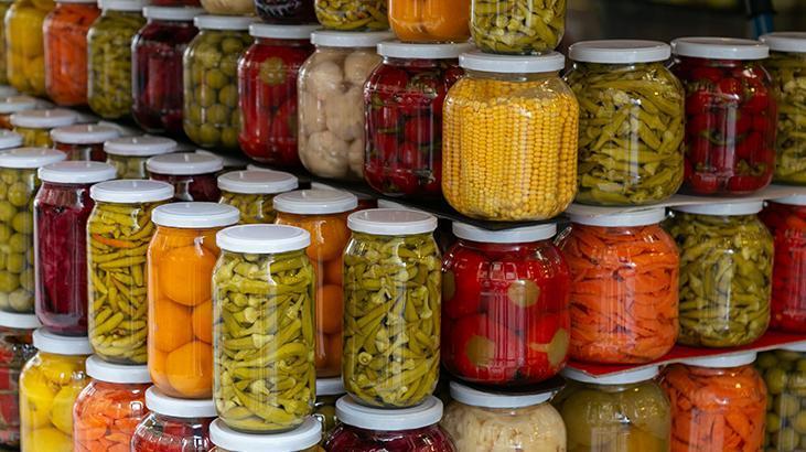 Turşu yaparken en büyük hata Kavanozları ters çevirmeyin, sağlıktan ediyor