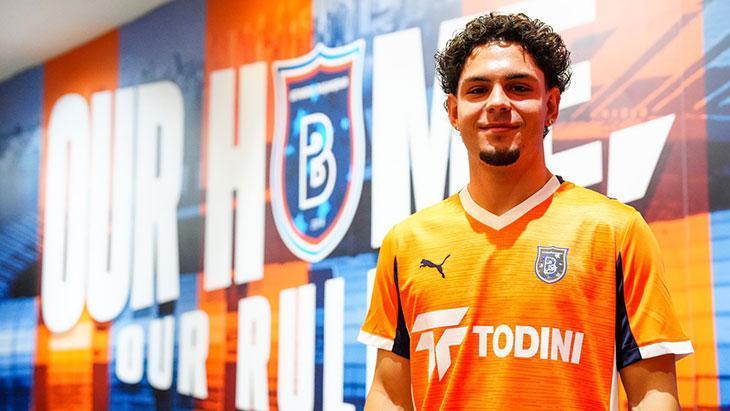 Tuğra Turhanın imza töreninden kareler