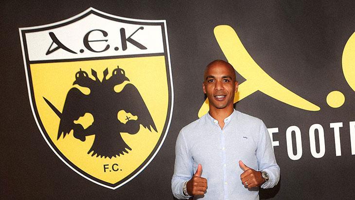 Joao Marionun imza töreninden kareler