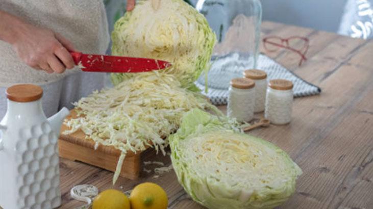 Cildi gençleştiren lahana sürprizi Maskesini hazırlayın, botokslu gibi geriyor