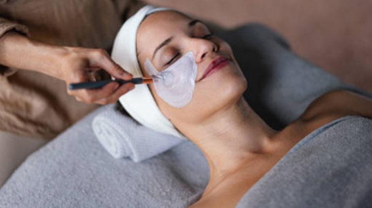 Cildi gençleştiren lahana sürprizi Maskesini hazırlayın, botokslu gibi geriyor