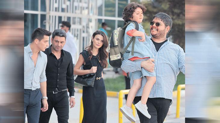 Hayranları ipucu peşinde