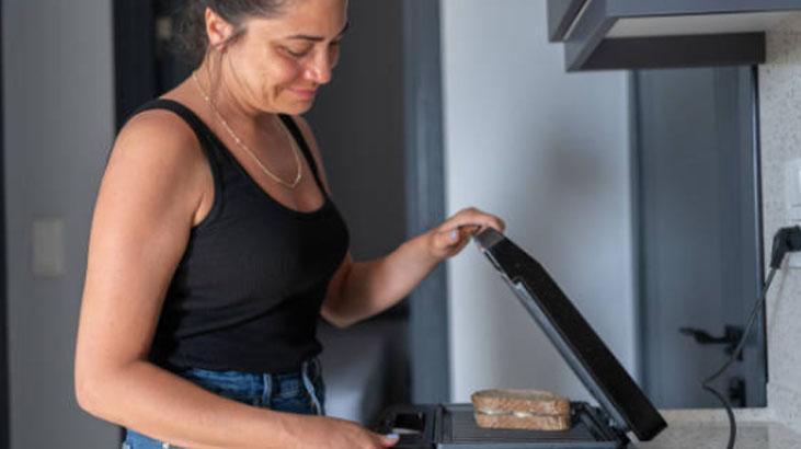 Tost makinesindeki sayıların sırrı çözüldü Yanlış biliyormuşuz, ısıyı değil süreyi ayarlıyor