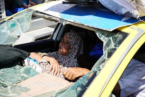 İsrailin saldırılarından kaçan Filistinlilerin kuzeyden güneye göçü devam ediyor