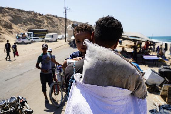 İsrail’in saldırıları nedeniyle Gazze’de zorunlu göç sürüyor