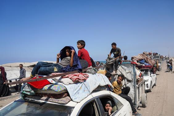 İsrail’in saldırıları nedeniyle Gazze’de zorunlu göç sürüyor