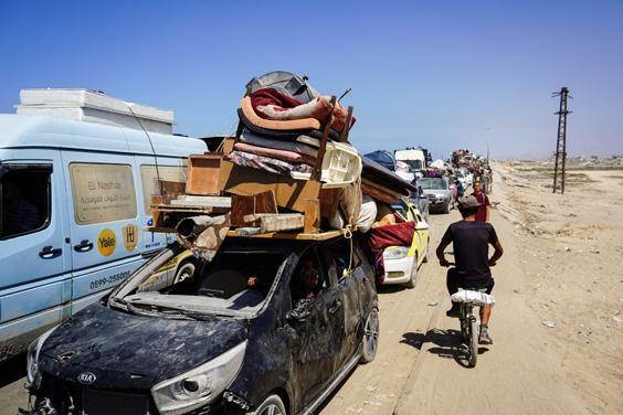İsrail’in saldırıları nedeniyle Gazze’de zorunlu göç sürüyor