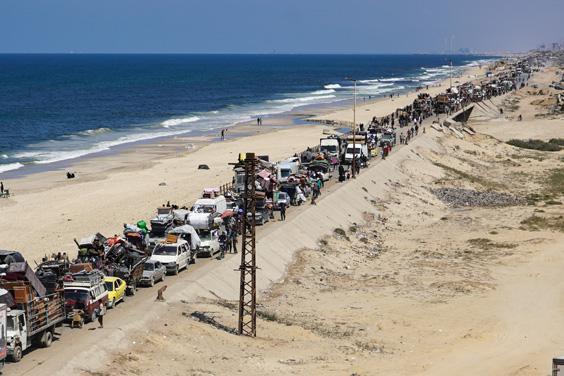 İsrail’in saldırıları nedeniyle Gazze’de zorunlu göç sürüyor