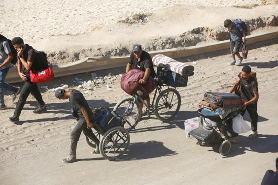 İsrail’in saldırıları nedeniyle Gazze’de zorunlu göç sürüyor
