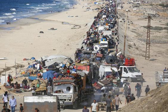 İsrail’in saldırıları nedeniyle Gazze’de zorunlu göç sürüyor