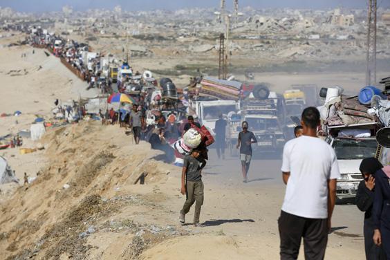 İsrail’in saldırıları nedeniyle Gazze’de zorunlu göç sürüyor