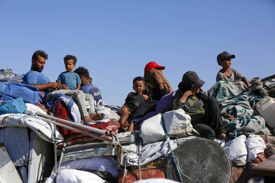 İsrail’in saldırıları nedeniyle Gazze’de zorunlu göç sürüyor