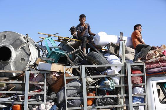 İsrail’in saldırıları nedeniyle Gazze’de zorunlu göç sürüyor