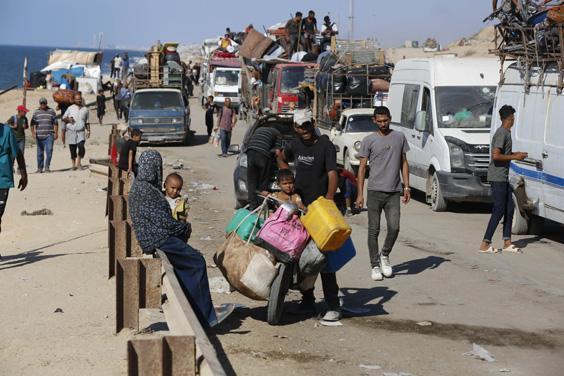 İsrail’in saldırıları nedeniyle Gazze’de zorunlu göç sürüyor