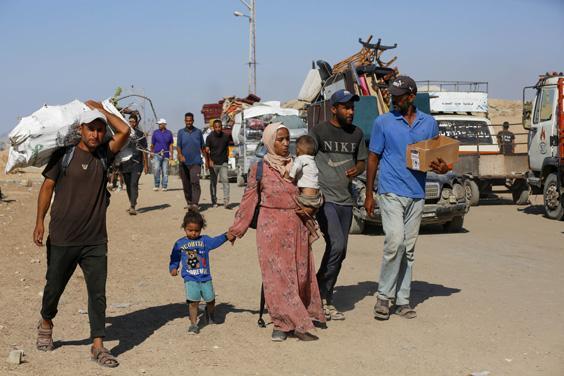 İsrail’in saldırıları nedeniyle Gazze’de zorunlu göç sürüyor