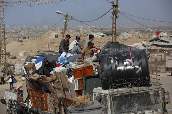 İsrail’in saldırıları nedeniyle Gazze’de zorunlu göç sürüyor