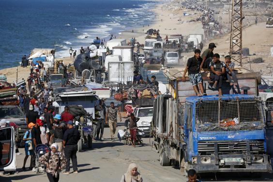 İsrail’in saldırıları nedeniyle Gazze’de zorunlu göç sürüyor