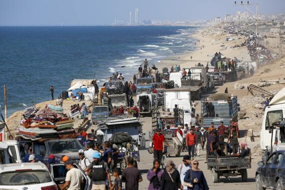 İsrail’in saldırıları nedeniyle Gazze’de zorunlu göç sürüyor