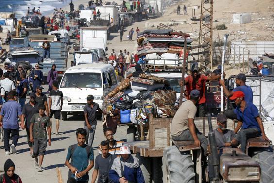 İsrail’in saldırıları nedeniyle Gazze’de zorunlu göç sürüyor