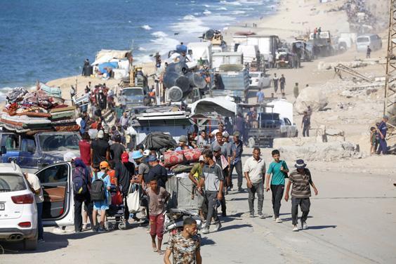 İsrail’in saldırıları nedeniyle Gazze’de zorunlu göç sürüyor