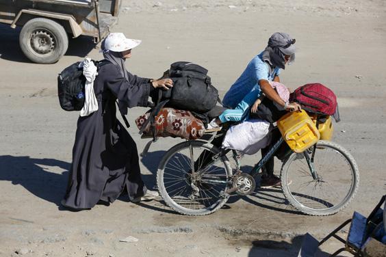 İsrail’in saldırıları nedeniyle Gazze’de zorunlu göç sürüyor