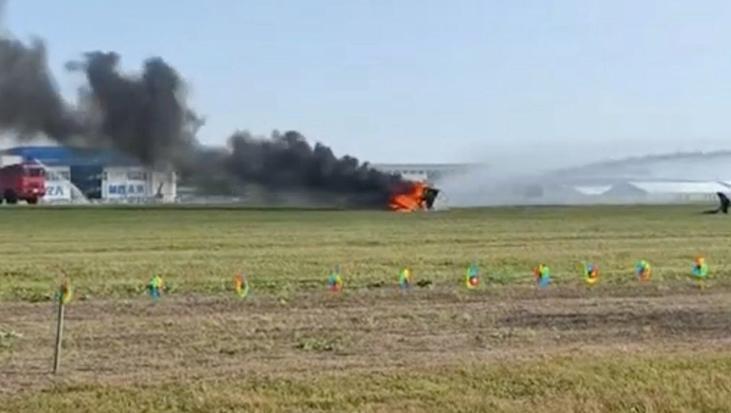 Uçan arabalar test sırasında çarpıştı: Pilot yaralandı