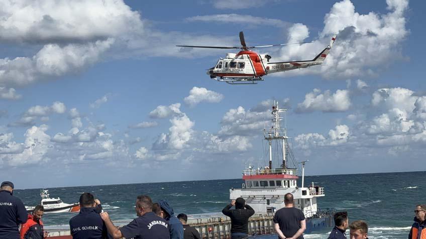 Kuru yük gemisi karaya oturdu; mürettebat kurtarıldı