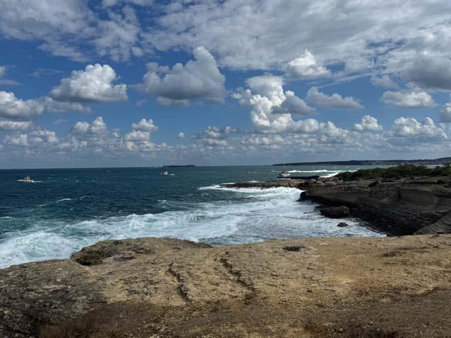 Kuru yük gemisi karaya oturdu; mürettebat kurtarıldı