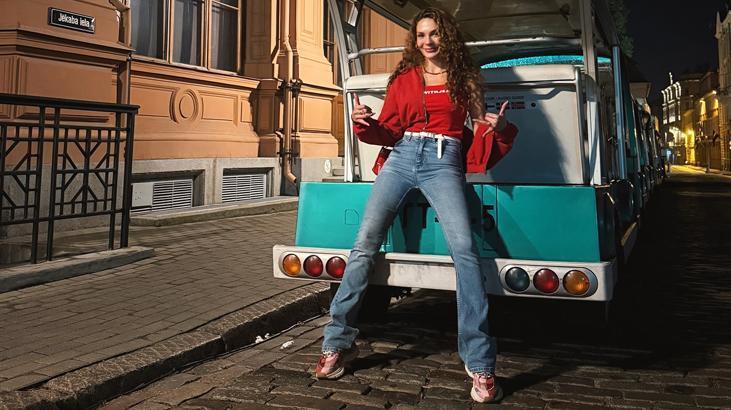 Ebru Şahin Instagramdan peş peşe paylaştı Yeni pozlarına beğeni yağdı