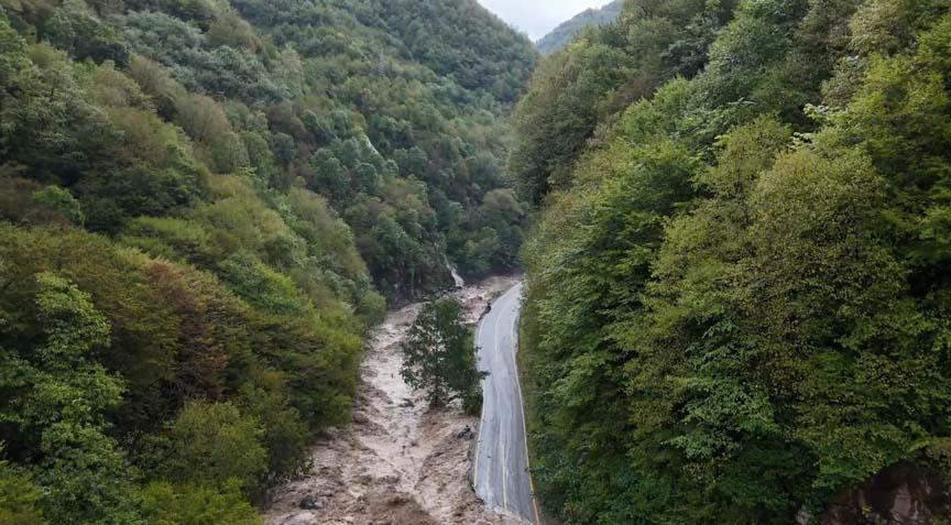 Karadenizde felaketi yaşadı Bungalovlar sele kapıldı, köprüler yıkıldı