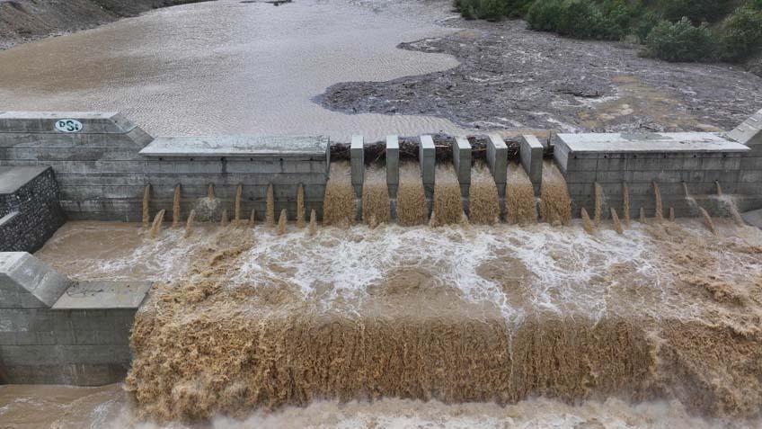 Karadenizde felaketi yaşadı Bungalovlar sele kapıldı, köprüler yıkıldı