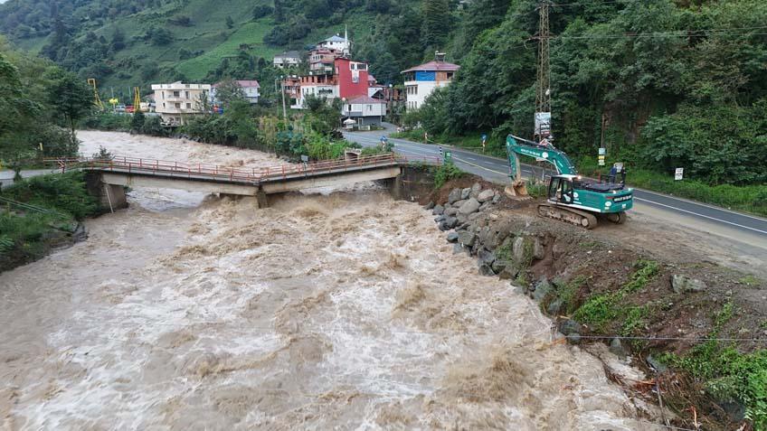 Karadenizde felaketi yaşadı Bungalovlar sele kapıldı, köprüler yıkıldı