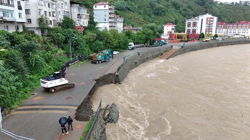 Karadenizde felaketi yaşadı Bungalovlar sele kapıldı, köprüler yıkıldı